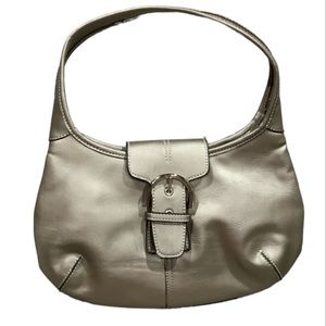 ❤️❤️ Bellarose gold toned faux leather hobos bag❤️❤️